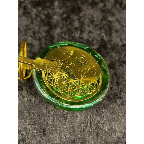 Green Orgonite Keychain with Flower of Life - Picture 5 of 6
